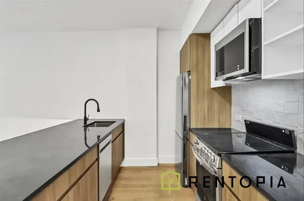 209 N 11th St #3m, Brooklyn, NY 11211-7832