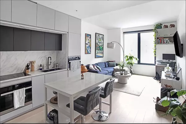 Brooklyn, NY 11211-6013,215 N 10th St #5j