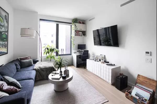 Brooklyn, NY 11211-6013,215 N 10th St #5j