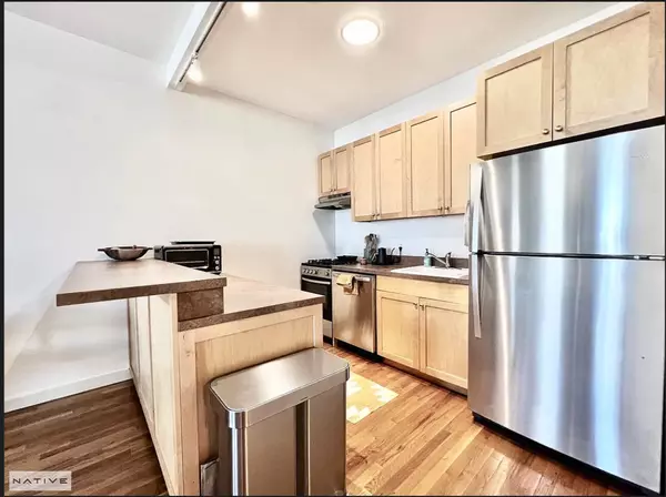 Brooklyn, NY 11222-3175,940 Lorimer St #3b