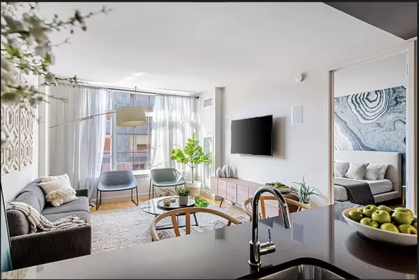 Brooklyn, NY 11211-3200,101 Bedford Ave #c410