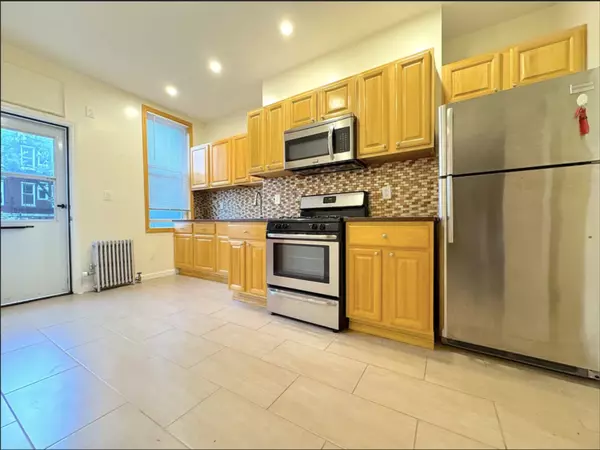 Brooklyn, NY 11211-2057,183 N 8th St #1r