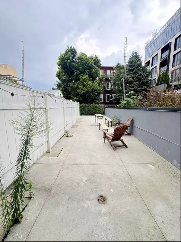 Brooklyn, NY 11211-2057,183 N 8th St #1r