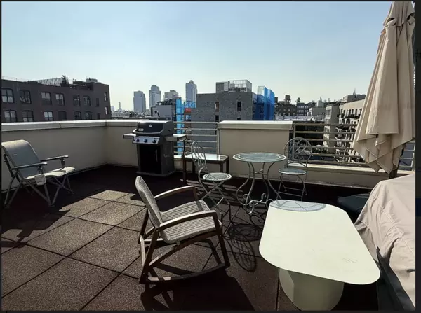 Brooklyn, NY 11211-1389,200 N 11th St #5a