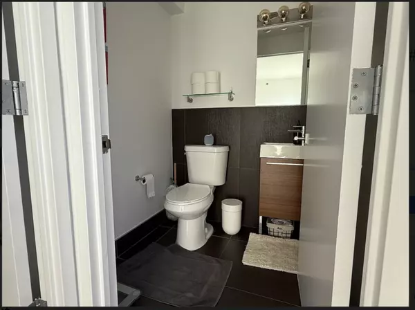 Brooklyn, NY 11211-1389,200 N 11th St #5a