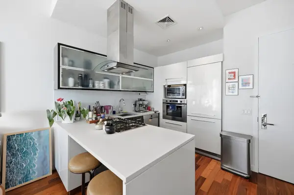 162 N 12th St #4C, Brooklyn, NY 11249-1752