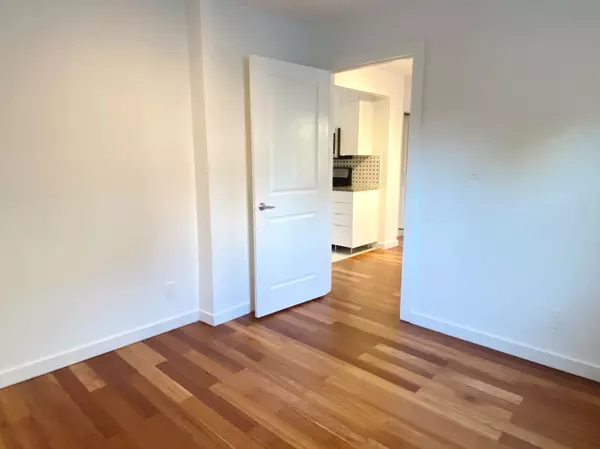 Brooklyn, NY 11222-5035,61 Herbert St #2A