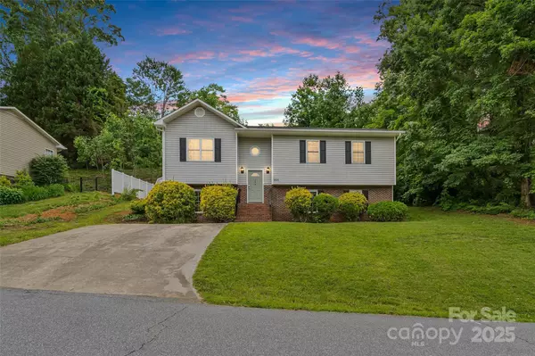 205 Davis DR, Morganton, NC 28655