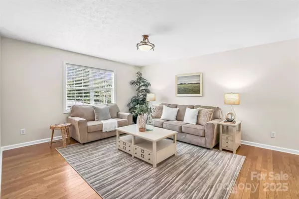 205 Davis DR, Morganton, NC 28655