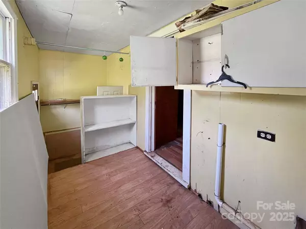 8397 Rhodhiss RD, Connelly Springs, NC 28612