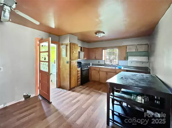 8397 Rhodhiss RD, Connelly Springs, NC 28612