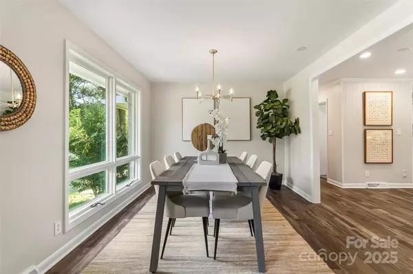 101 Woodsway LN, Morganton, NC 28655