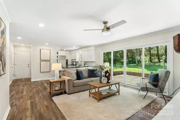 101 Woodsway LN, Morganton, NC 28655