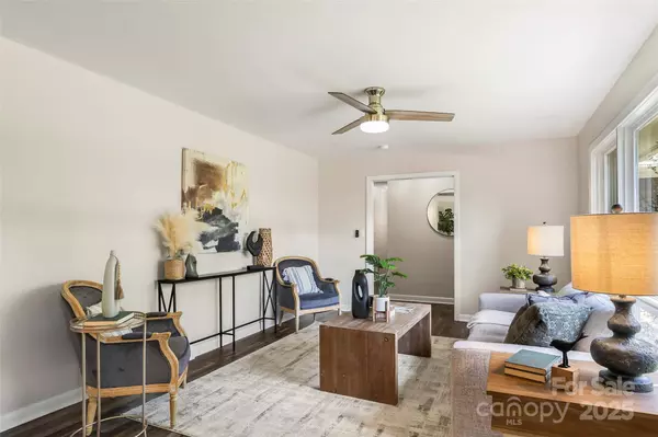 101 Woodsway LN, Morganton, NC 28655