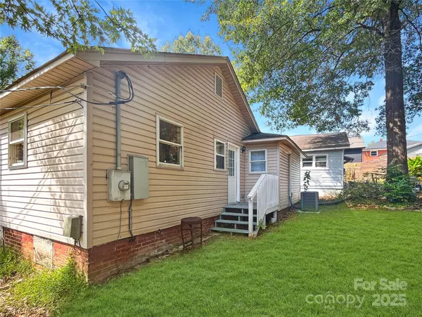 112 Crowell DR NW, Concord, NC 28025