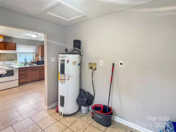 112 Crowell DR NW, Concord, NC 28025