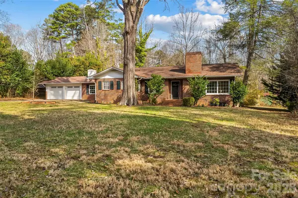 121 33rd AVE NE, Hickory, NC 28601