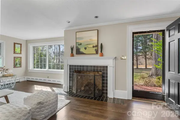 121 33rd AVE NE, Hickory, NC 28601