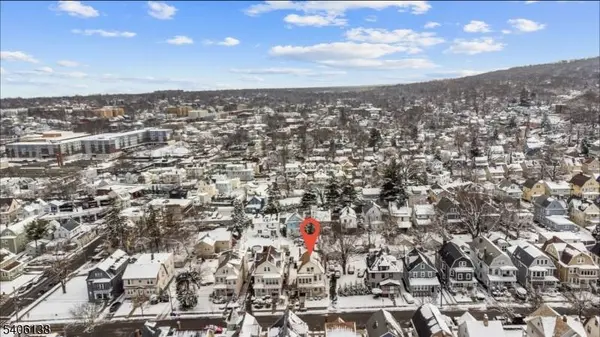 54 Riggs Pl, West Orange Twp., NJ 07052