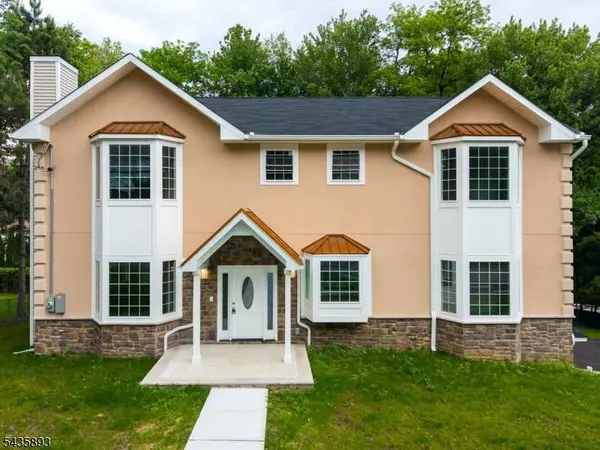 418 East Ave, Northvale Boro, NJ 07647