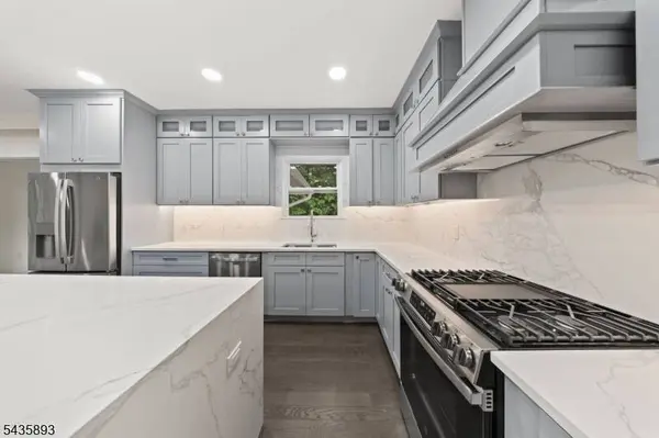 418 East Ave, Northvale Boro, NJ 07647
