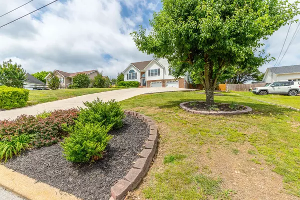 944 Debbie LN, Ringgold, GA 30736