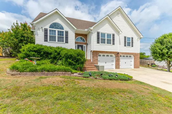 944 Debbie LN, Ringgold, GA 30736