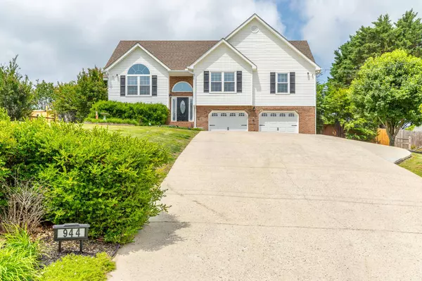 944 Debbie LN, Ringgold, GA 30736