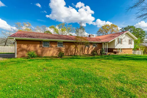 568 Poplar ST, Trenton, GA 30752