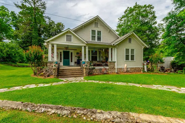 215 Gordon ST, Chickamauga, GA 30707
