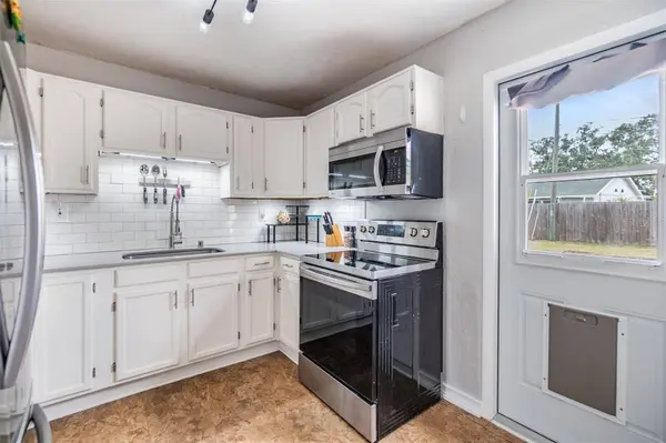 6816 13TH ST N, St Petersburg, FL 33702