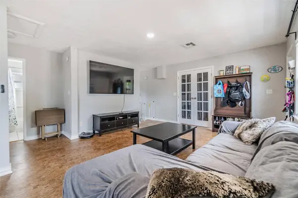 6816 13TH ST N, St Petersburg, FL 33702