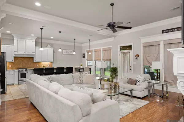 13267 Brookcrest Dr, Walker, LA 70785