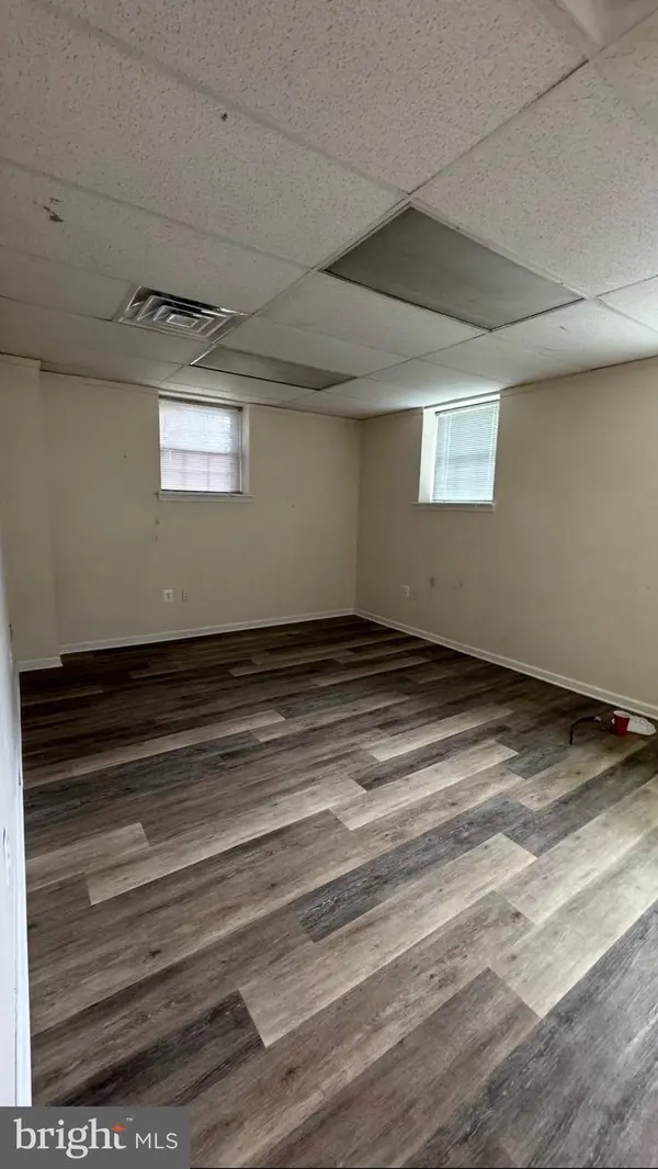 4160 CHAIN BRIDGE RD, Fairfax, VA 22030