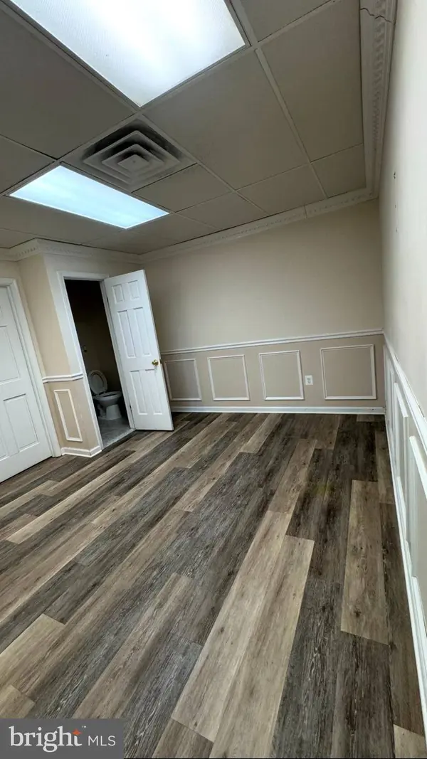 4160 CHAIN BRIDGE RD, Fairfax, VA 22030