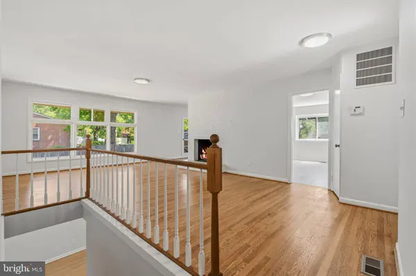 9610 WELLINGTON ST, Lanham, MD 20706