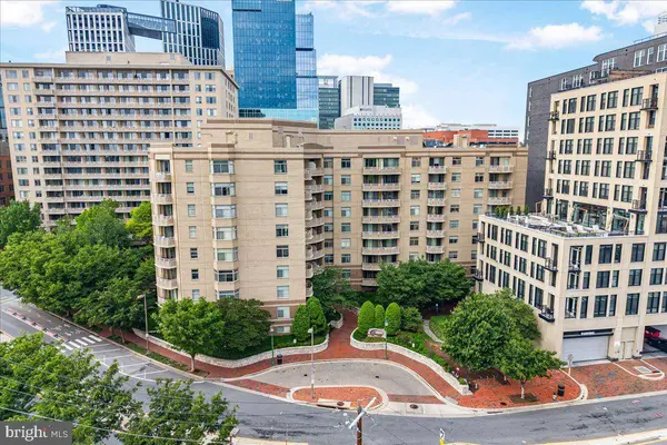 7111 WOODMONT AVE #308