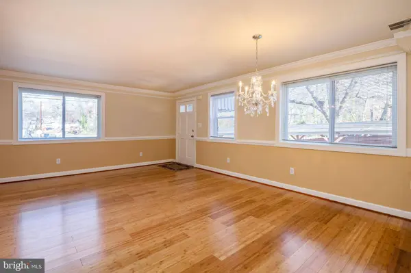 6319 LONGFELLOW ST, Riverdale, MD 20737