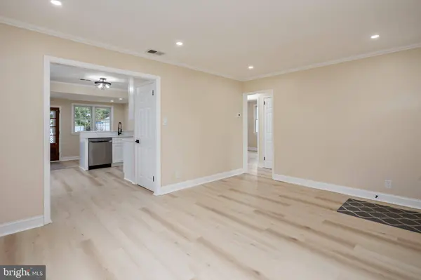 8202 LONGPOINT RD, Baltimore, MD 21222