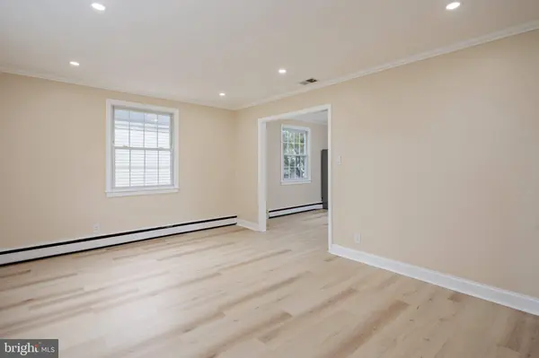 8202 LONGPOINT RD, Baltimore, MD 21222