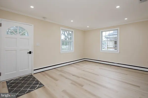 8202 LONGPOINT RD, Baltimore, MD 21222