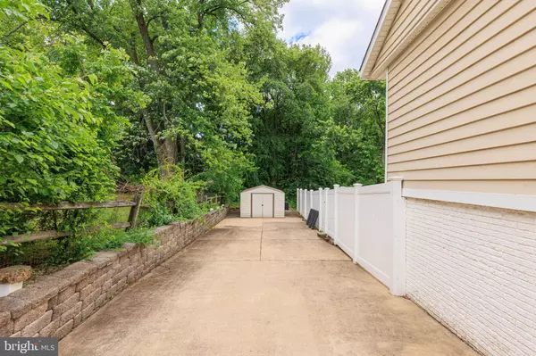 8246 VICTORIA RD, Millersville, MD 21108