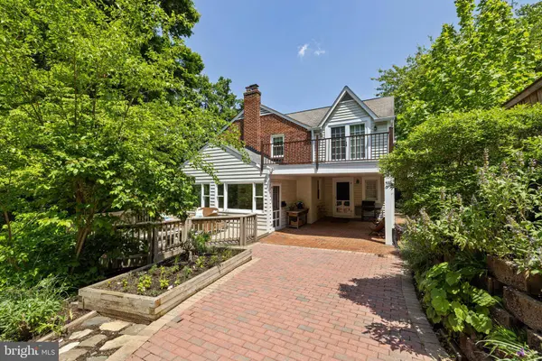 2323 N VERMONT ST, Arlington, VA 22207