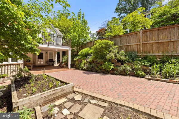 2323 N VERMONT ST, Arlington, VA 22207