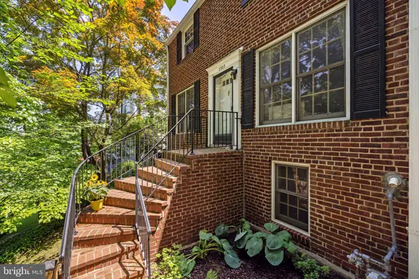 2323 N VERMONT ST, Arlington, VA 22207