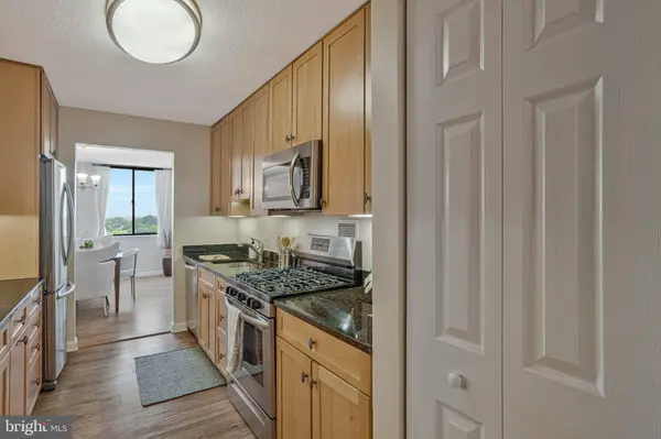 118 MONROE ST #1005, Rockville, MD 20850