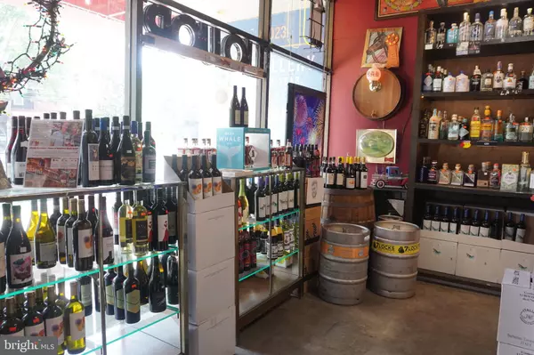 4906 WISCONSIN AVE NW, Washington, DC 20016