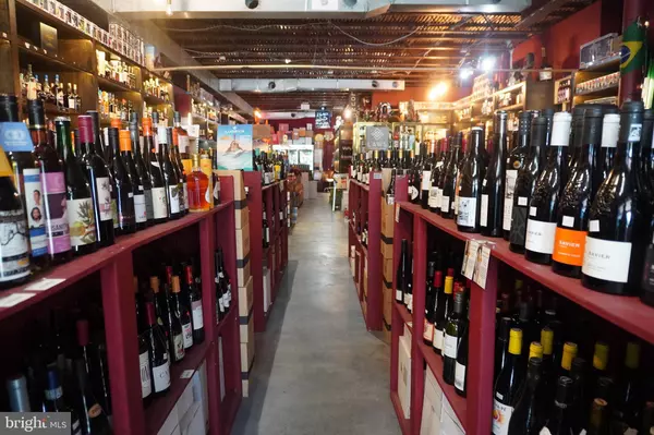 4906 WISCONSIN AVE NW, Washington, DC 20016