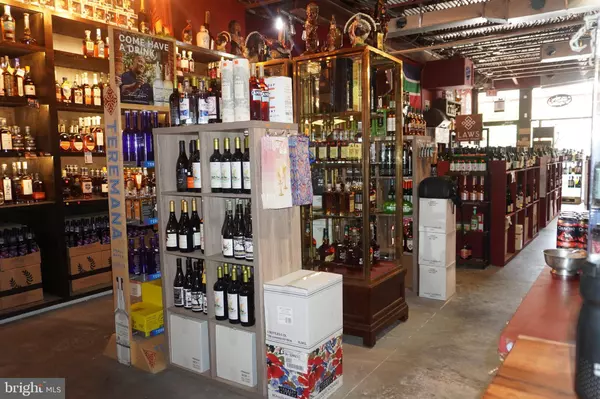 4906 WISCONSIN AVE NW, Washington, DC 20016