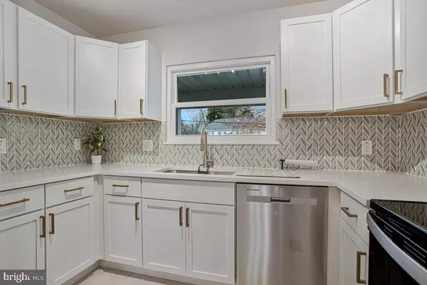 267 LAKE RIVIERA RD, Pasadena, MD 21122